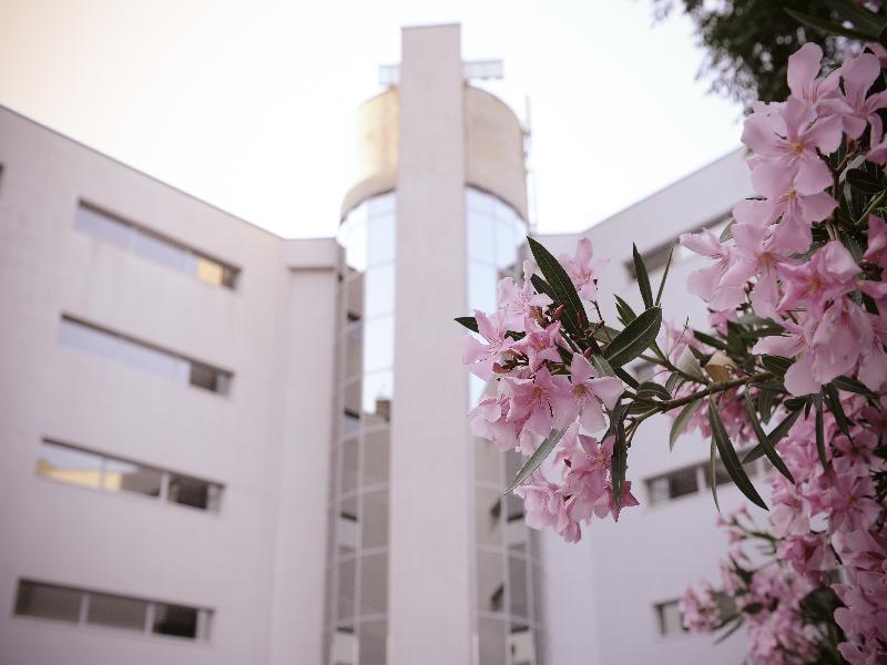 City Hotel 波德戈里察 外观 照片
