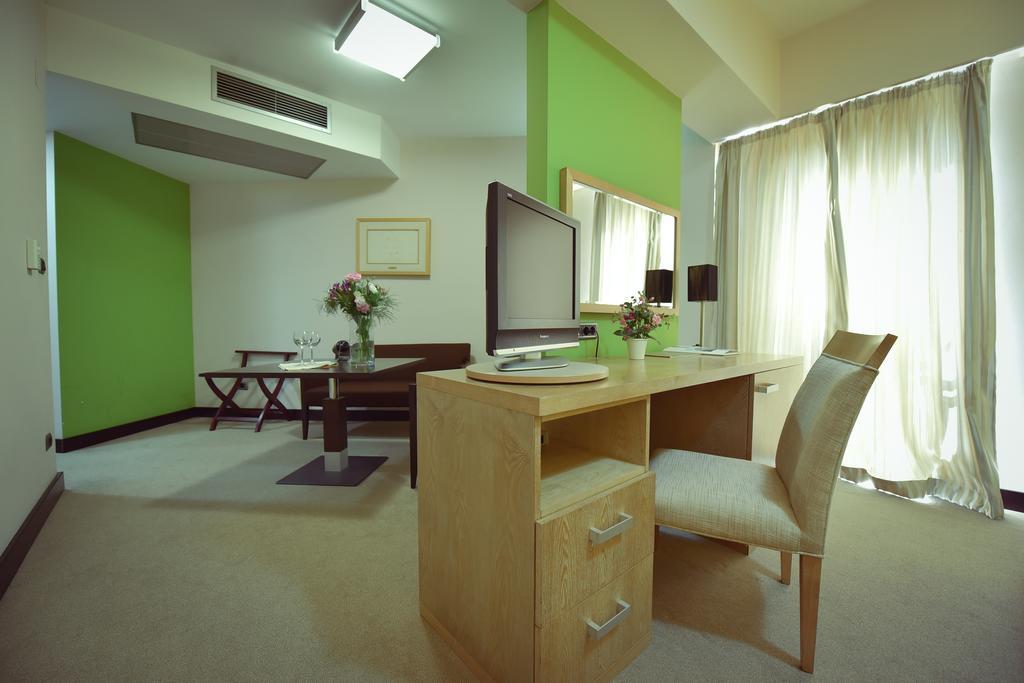 City Hotel 波德戈里察 外观 照片