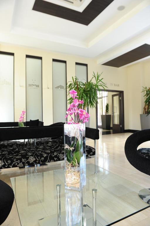 City Hotel 波德戈里察 外观 照片