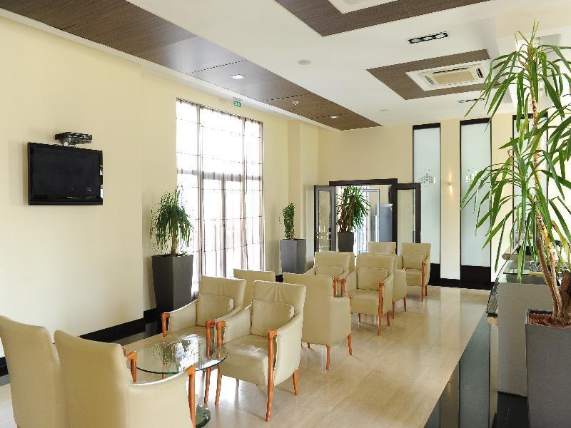 City Hotel 波德戈里察 外观 照片