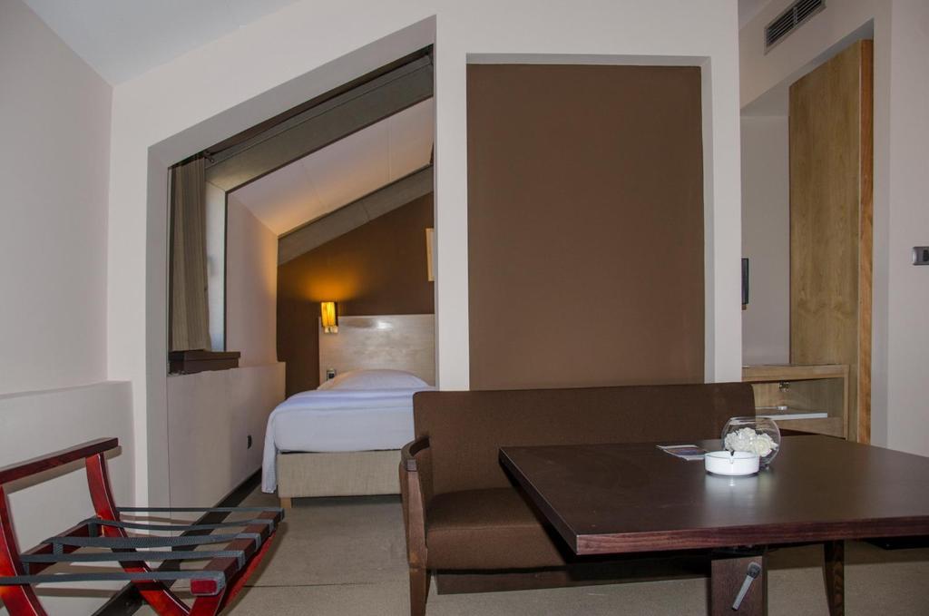 City Hotel 波德戈里察 客房 照片