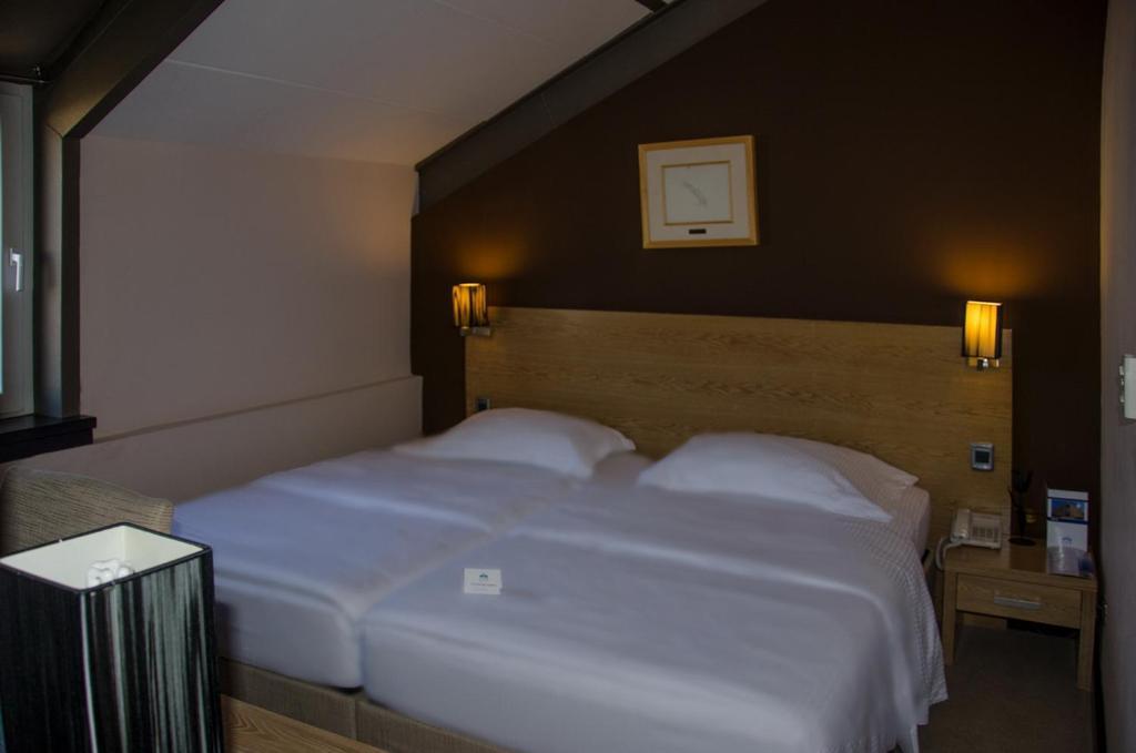 City Hotel 波德戈里察 客房 照片