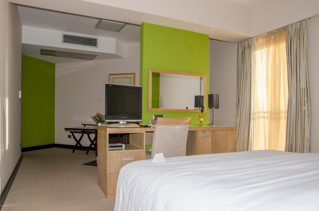 City Hotel 波德戈里察 客房 照片