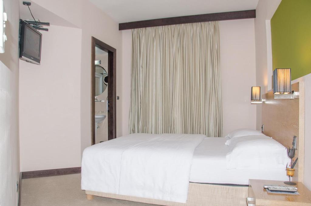 City Hotel 波德戈里察 客房 照片