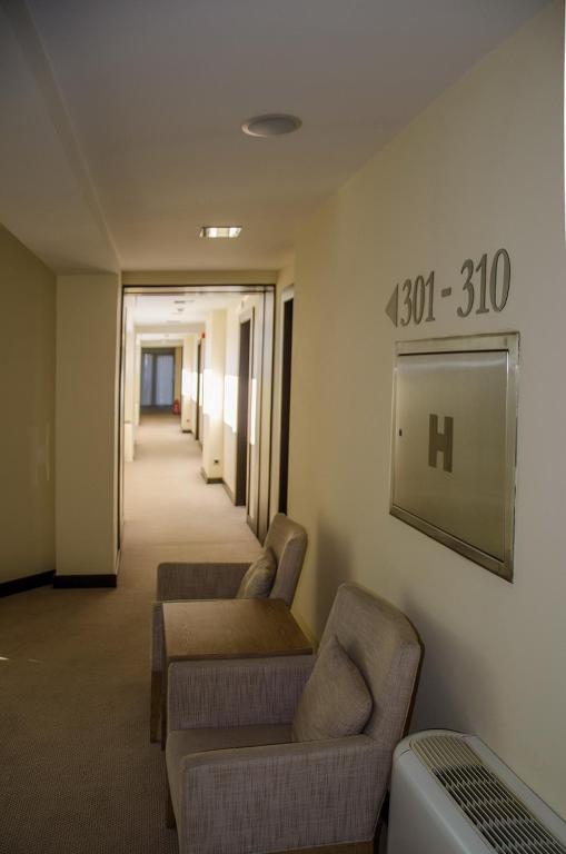 City Hotel 波德戈里察 外观 照片